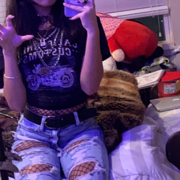 cute graphic tee shirt - Picture 3 of 3